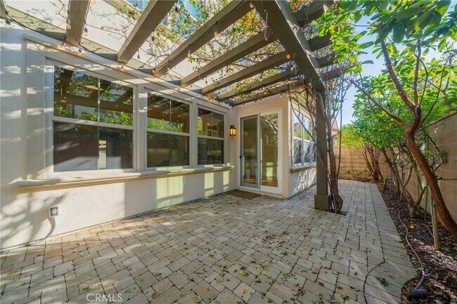 Building Photo - 104 Pendant