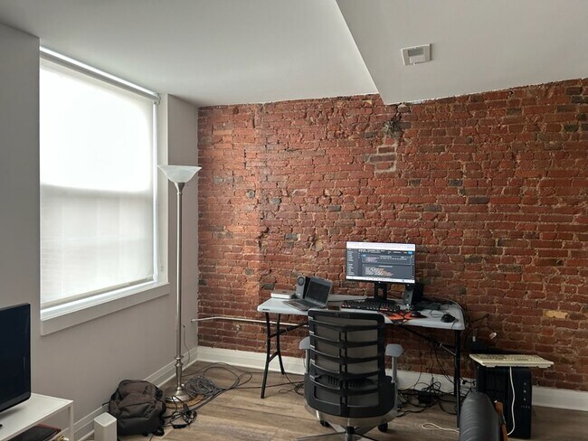 Building Photo - Welcome to Urban Elegance in the Heart of ...