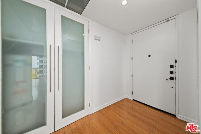 Building Photo - 10751 Wilshire Blvd