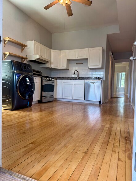 2nd floor - 1833 N Sawyer Ave