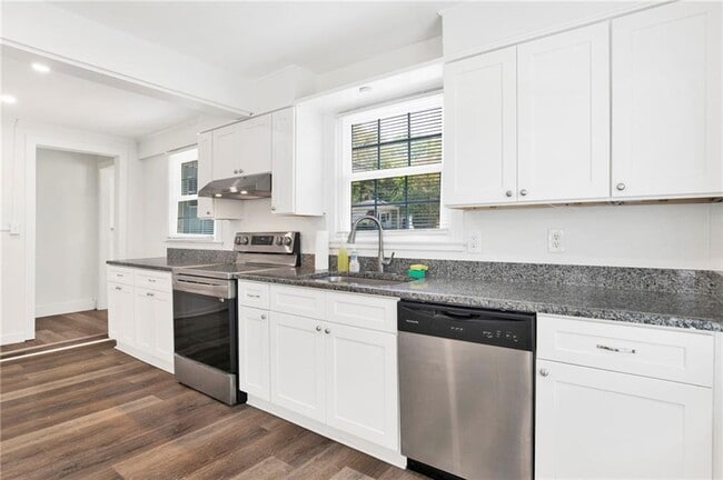 Building Photo - 331 Azalea Cir W