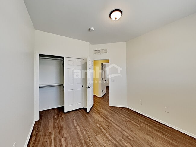 Building Photo - 576 E Calle De Ocaso