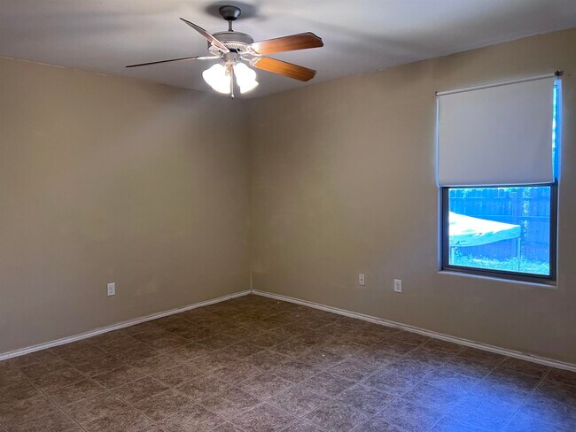 Building Photo - 14119 Fawn Dr