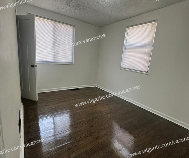 Building Photo - Newly Renovated 4 Bedroom • 2- Bathroom 3 story Home
