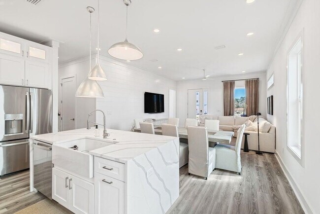 Building Photo - 24 Annabella St