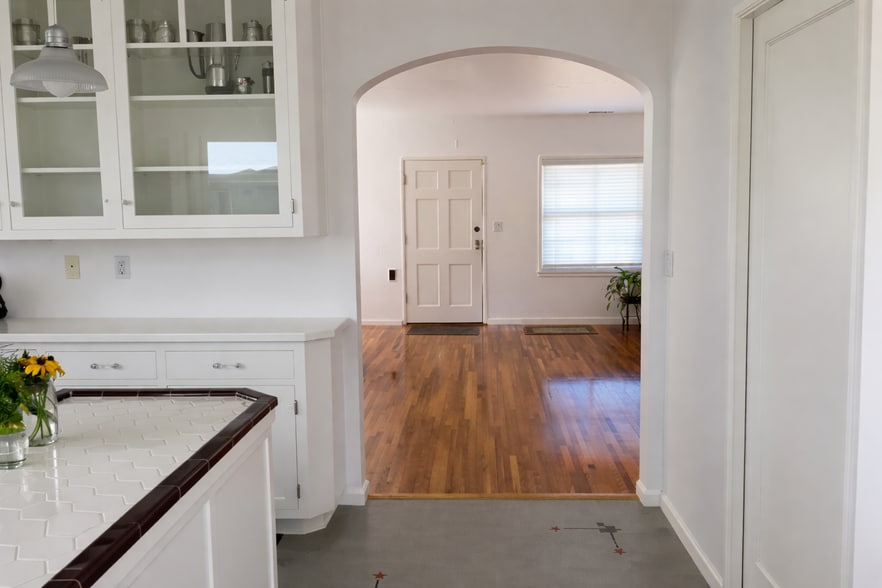 Building Photo - 1615 Phillips Ln