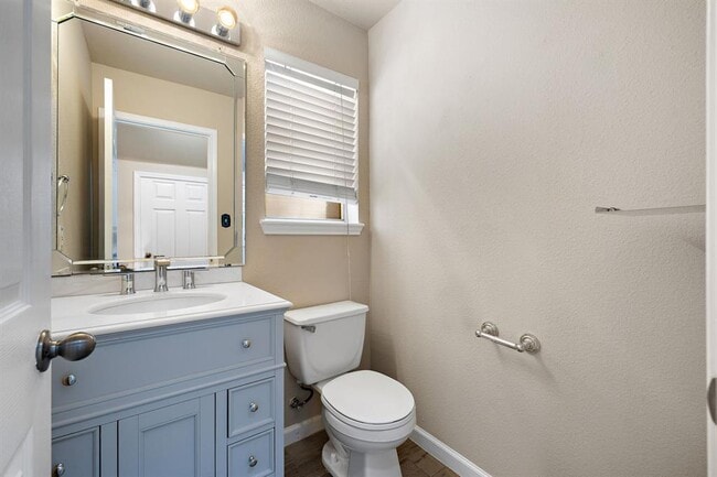 Building Photo - 3809 Tailfeather Dr