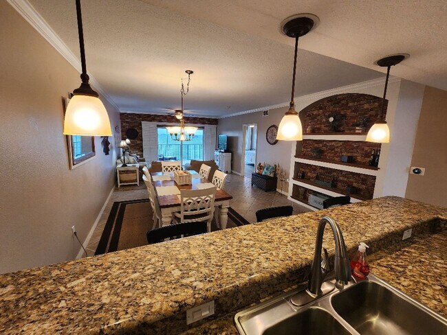 Building Photo - Beautiful Ocean Walk 3/2 Condo