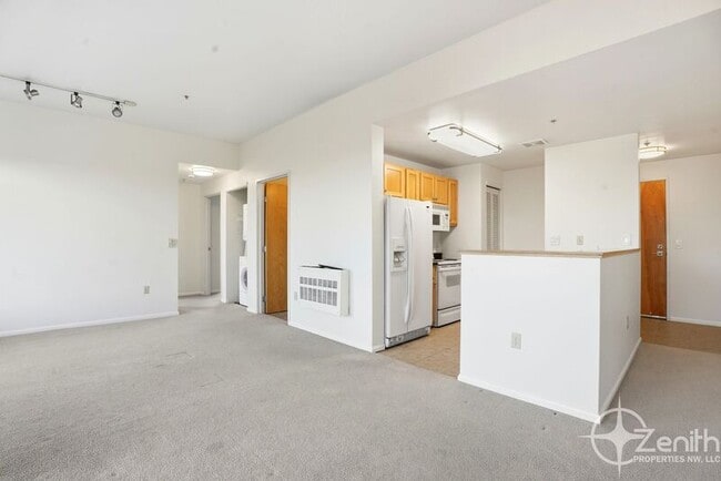 Building Photo - 701 Columbia St