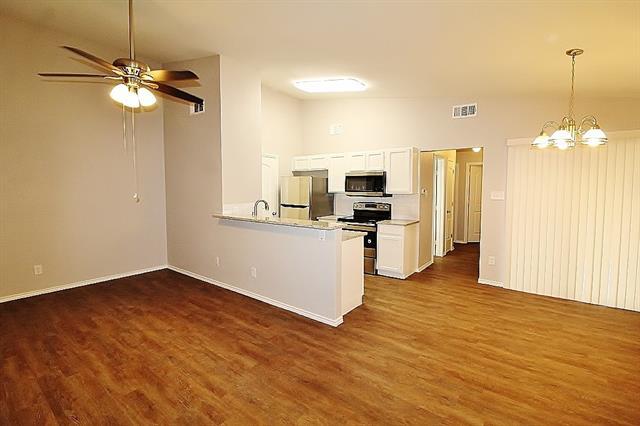 Building Photo - 6620 S Creek Dr