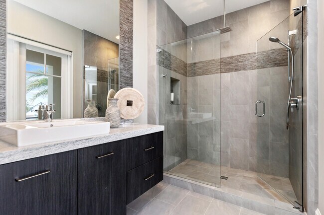 Building Photo - 3211 NE 27th Ave