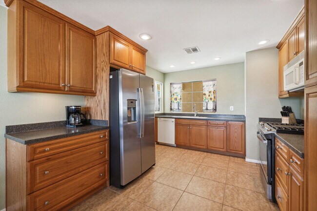 Building Photo - 56034 Desert Gold Dr