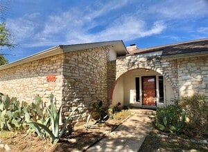 Building Photo - 2010 Abbey Cir