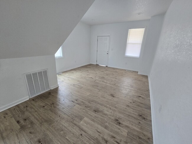 Building Photo - 839 Mt Vernon Ave