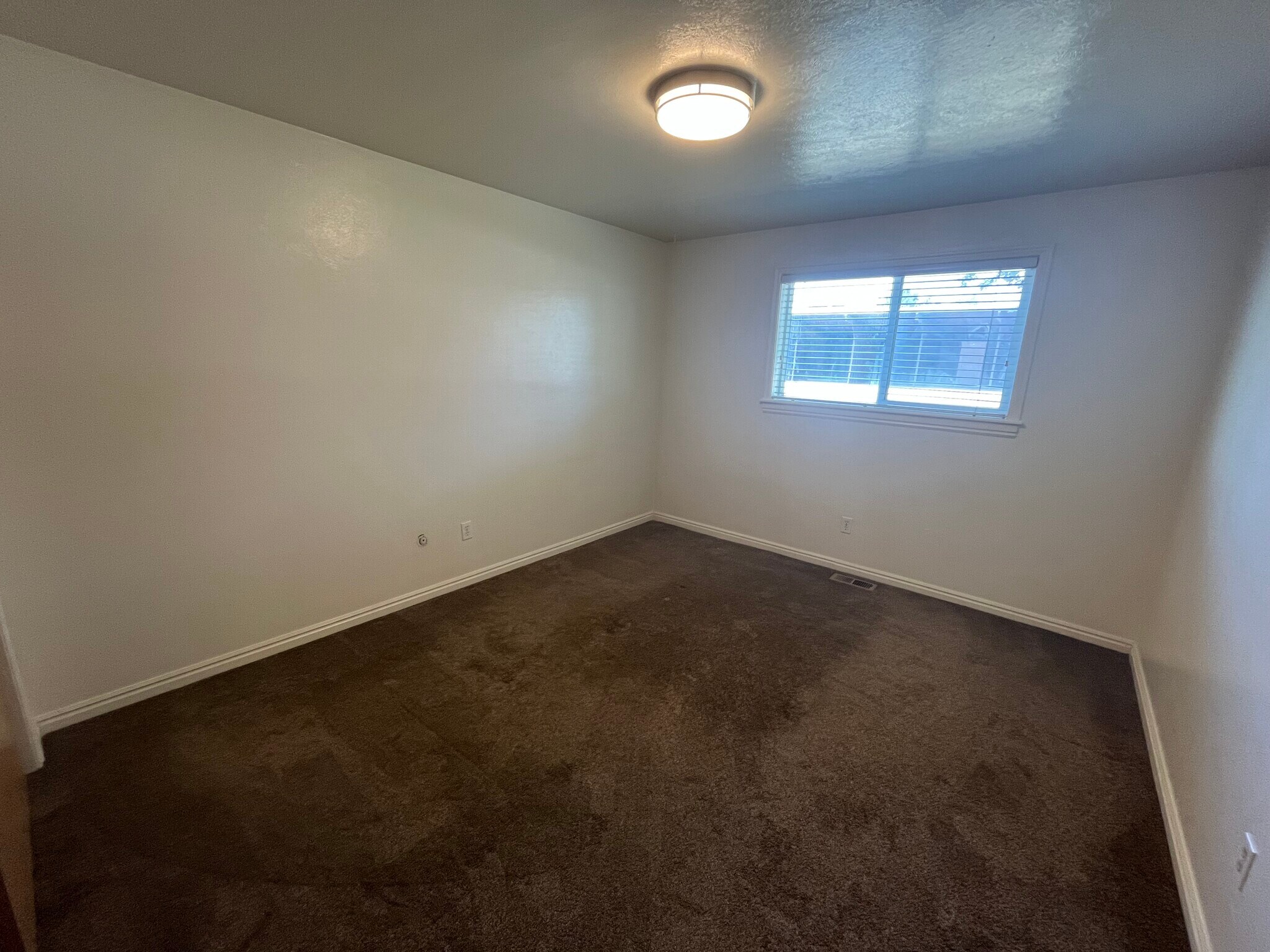 Building Photo - 171 E 850 S