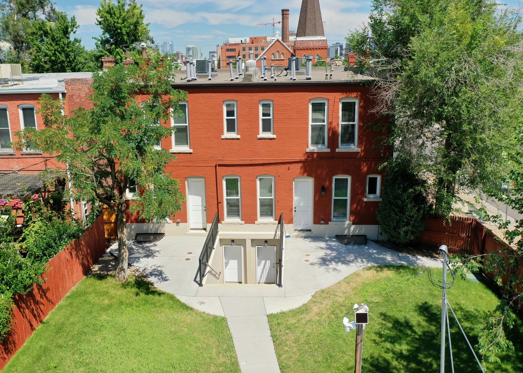 Building Photo - 204 W 5th Ave