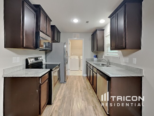 Building Photo - 605 Avondale Dr