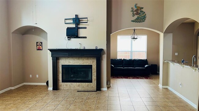 Building Photo - 513 Fallen Oaks Dr