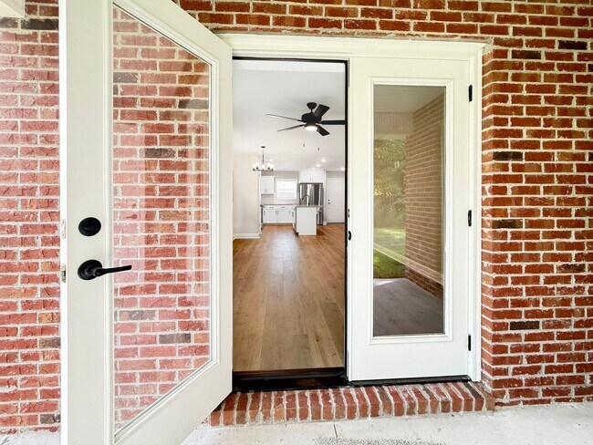 Building Photo - 409 Madison Ave