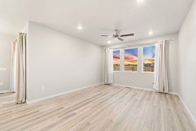 Building Photo - Gorgeous 5 Bed 3 bath Home In Aspen Meadows!!