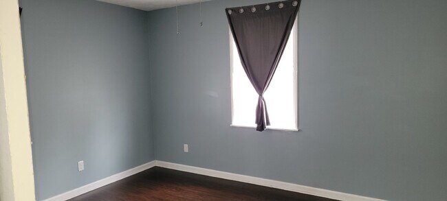 Building Photo - 2 Bed/1Bath apartment, perfect for militar...