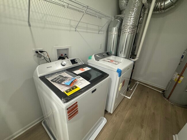 Building Photo - 25736 W Wakefield Dr