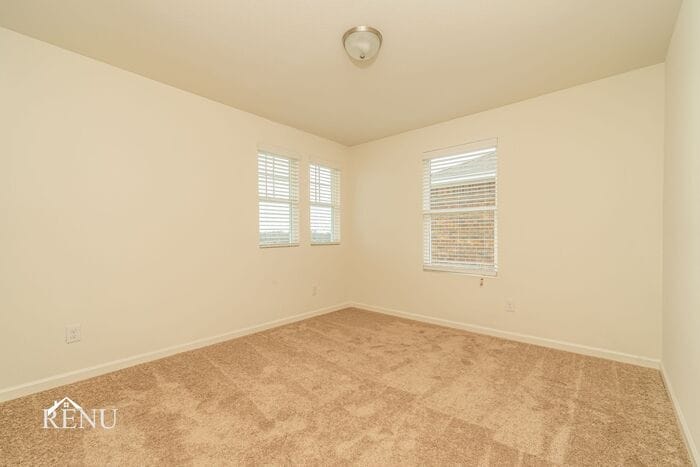 Building Photo - 551 London Dr