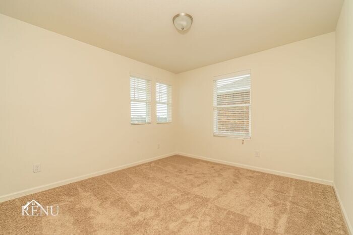 Building Photo - 592 Crestridge Dr