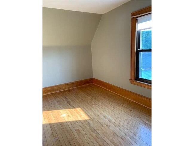 Building Photo - 522 View St