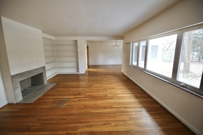 Building Photo - 3191 E Broad St