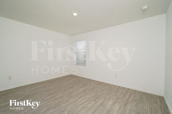 Building Photo - 2418 Double Oak Dr