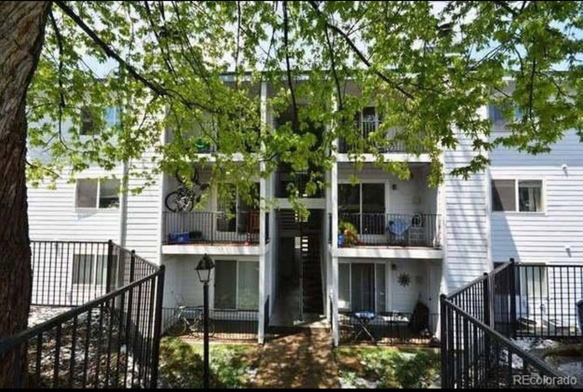 Building Photo - 13087 W Cedar Dr