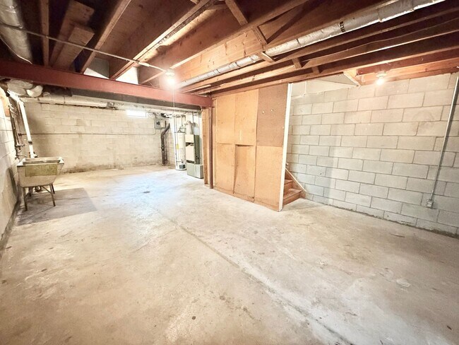 Building Photo - 6919-6921 West Brentwood Avenue East