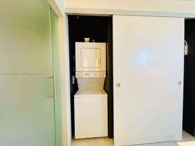 Building Photo - 3101 Bayshore Dr