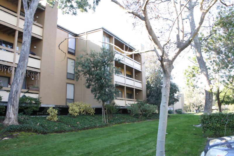 Building Photo - 1051 Beach Park Blvd