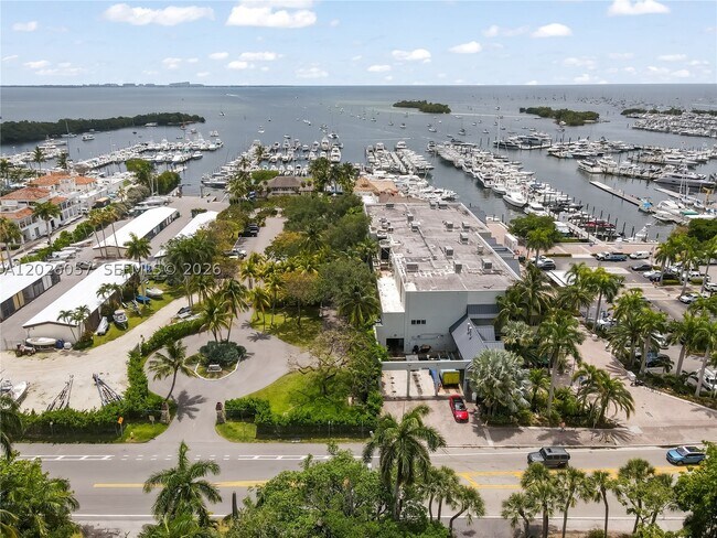 Building Photo - 2539 S Bayshore Dr
