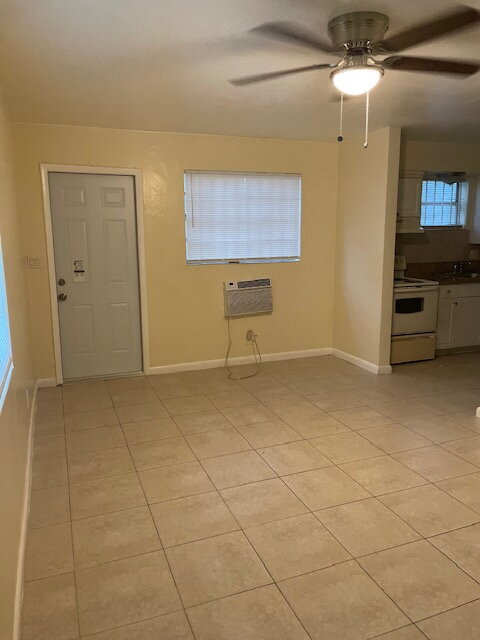 Building Photo - Spacious 1-Bedroom Home Offering Comfort a...