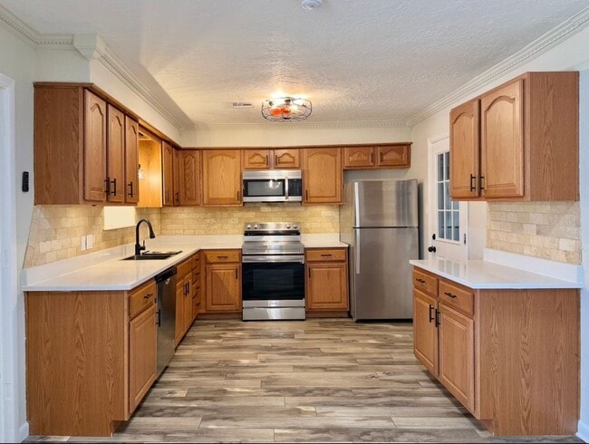 Building Photo - 2712 NW Hilltop Dr