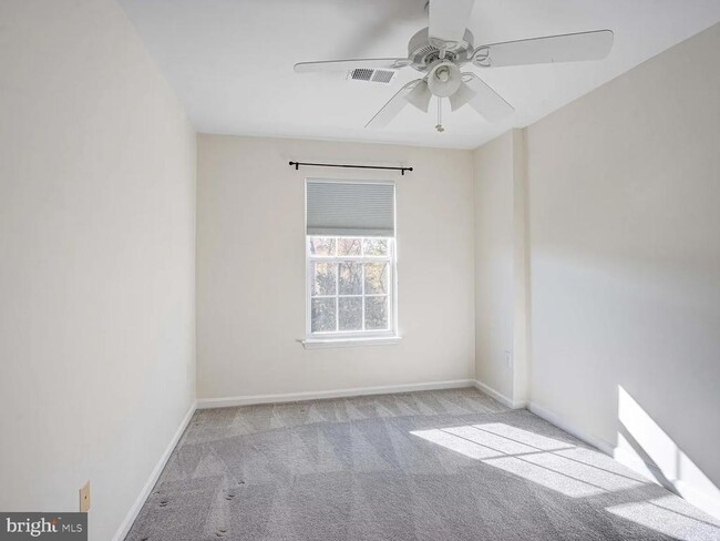 Building Photo - 20824 Shamrock Glen Cir