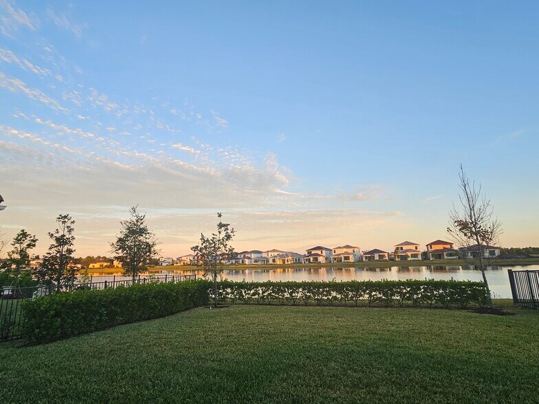 Building Photo - 537 SE Fascino Cir