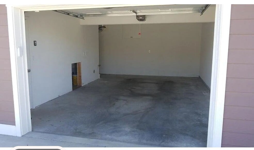 Building Photo - 1041 Alturas Dr