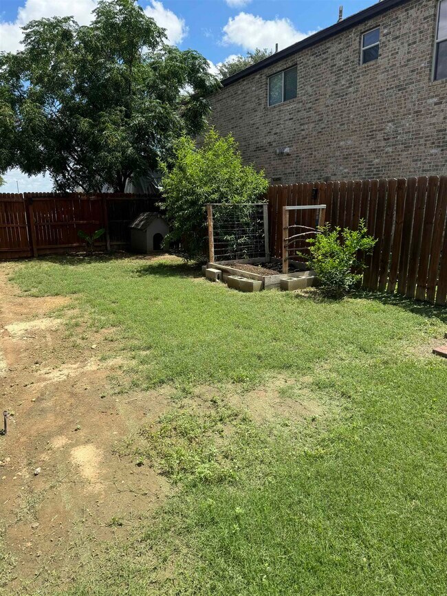 Building Photo - 5229 Brewster Dr