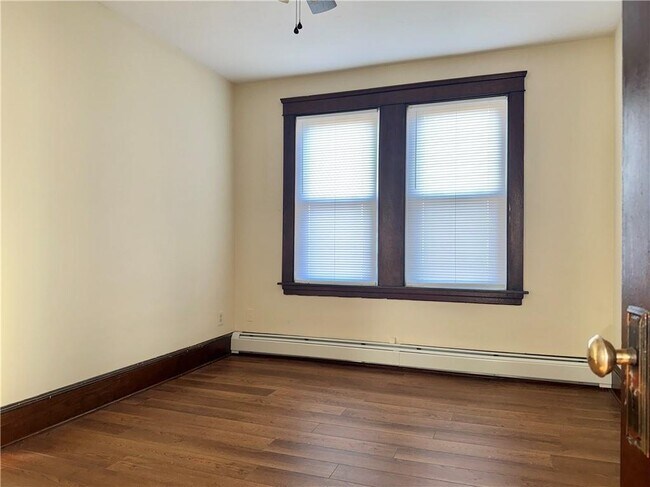 Building Photo - 998 Cass Ave