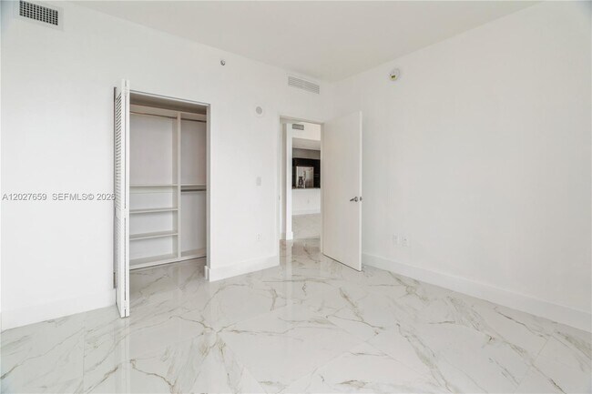 Building Photo - 951 Brickell Ave