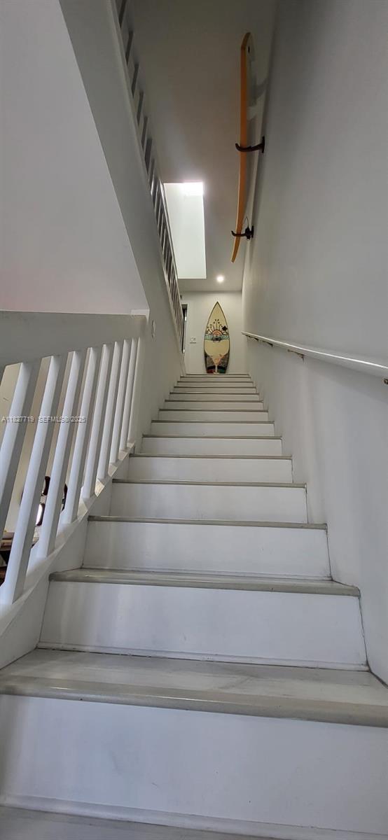 Building Photo - 1550 S Ocean Dr