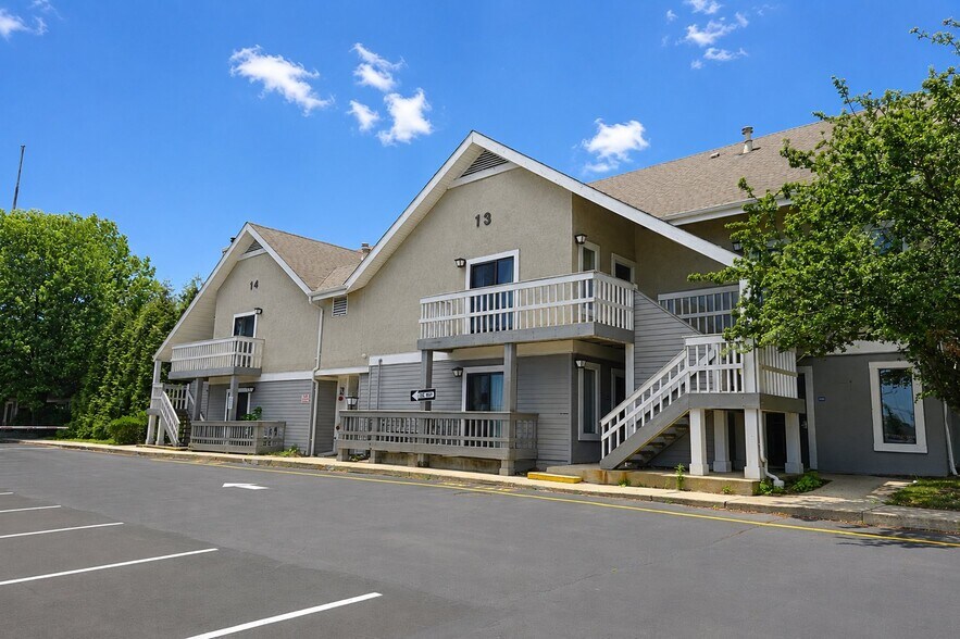 Building Photo - 3 Long Wharf Dr