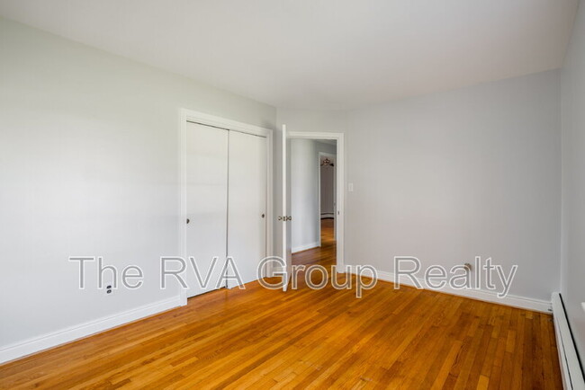 Building Photo - 1207 Whitby Rd