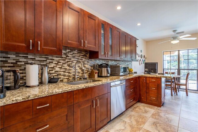 Building Photo - 7618 Solimar Cir