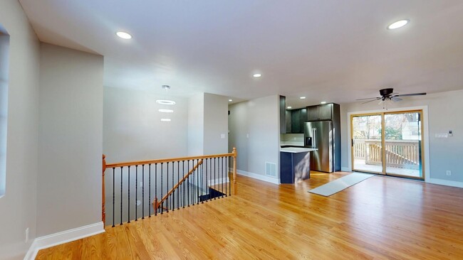 Building Photo - 1033 E 51st Pl