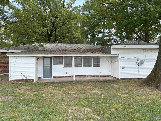 Building Photo - 1707 Buena Vista Cir SE